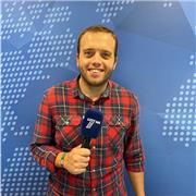 Como Graduado en Periodismo con experiencia en medios de comunicación y todo tipo de empresas, estaría preparado para dar clases de Lengua y Literatura Castellana, Lectura, Oratoria e incluso diseño de páginas web a alumnos de primaria y ESO, además de a